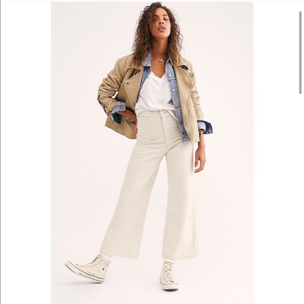 Levi’s Wellthread Hemp Ribcage Wide Leg Crop Jean